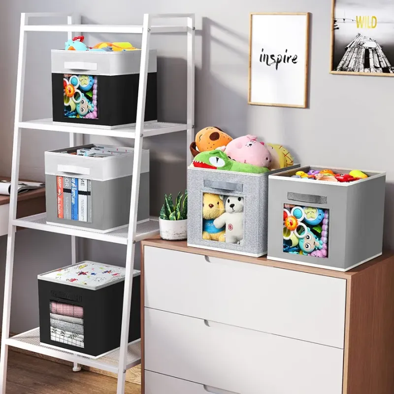 Foldable storage box with handle